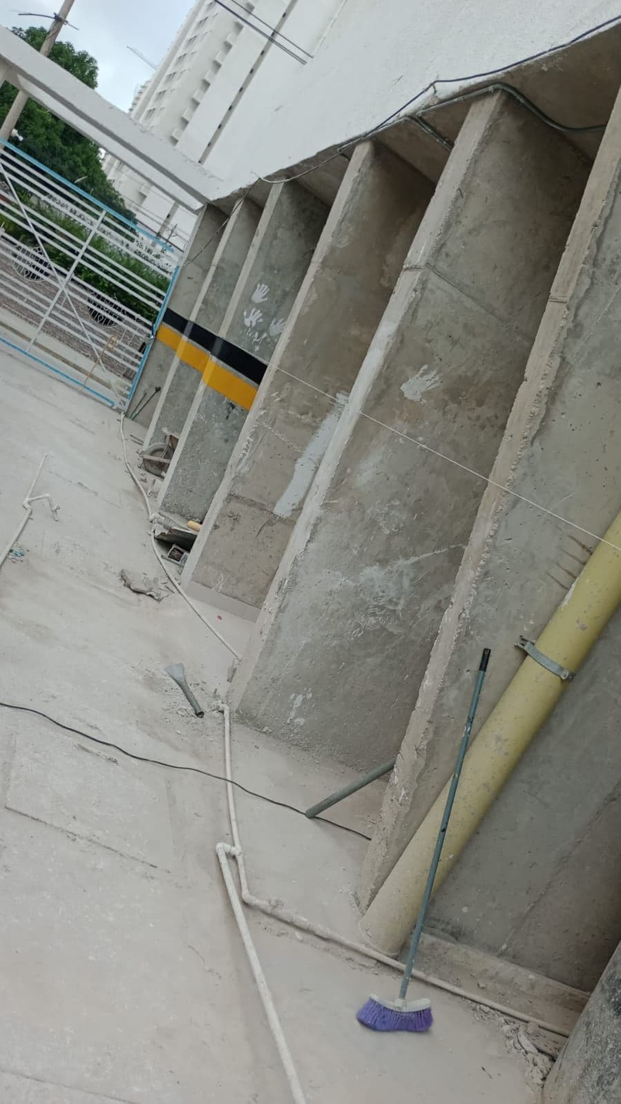 Muro Perimetral y Demarcación de Parqueaderos Torre 811 — imagen 2