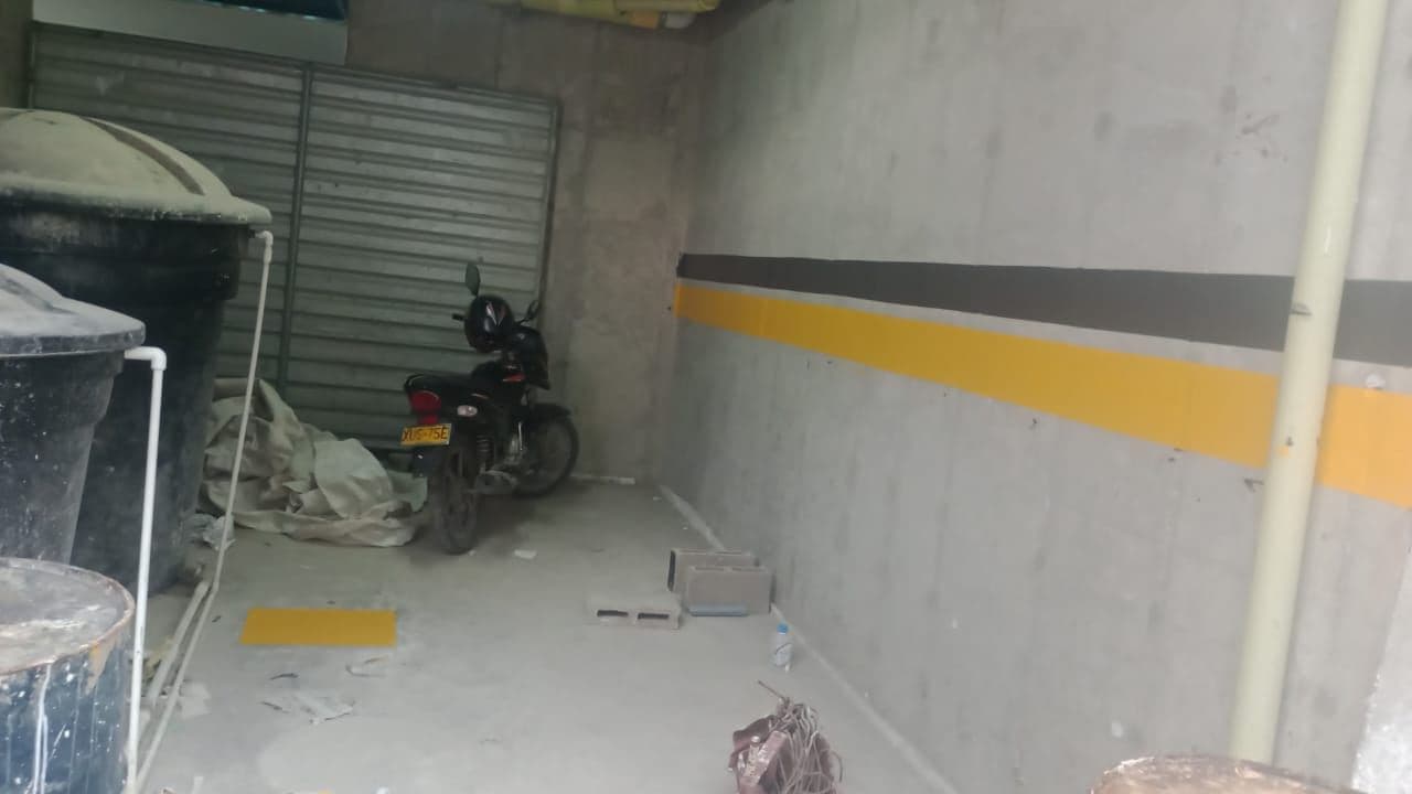 Muro Perimetral y Demarcación de Parqueaderos Torre 811 — imagen 4